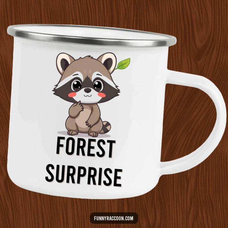 Funny Raccoon Camping Mug: A raccoon with wide eyes points at a floating leaf, perfect for outdoor appreciation.